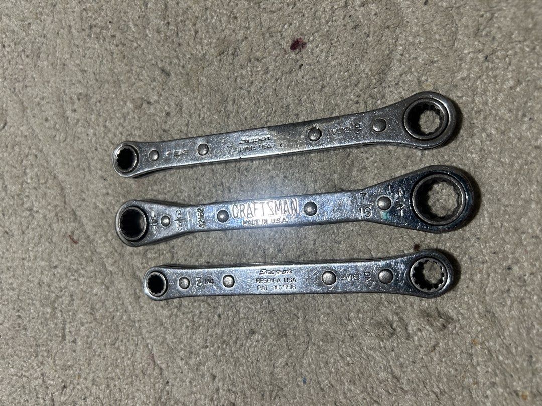 Box wrench & offset racheting bit (Category: Construction Tools & Equipment) located in Pasay City. Submitted by willgdj (Listing ID 1468076869, Image 2). Description: •Craftsman 1/4 Offset reversible racheting bit wrench •Snap On 1/4 x 5/16 12-points racheting box •Snap On 5/16 x 11/32 12-points racheting box •Craftsman 3/8 x 7/16 12-points racheting box .