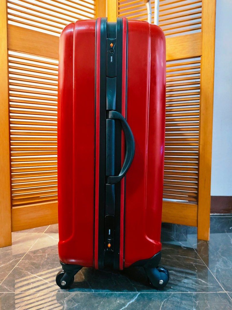 📍BRANDED SAMSONITE SPINNER HARDSIDE😍📍 (Category: Luggage) located in Manila. Submitted by chaychaii (Listing ID 1468064459, Image 3). Description: 📍BRANDED SAMSONITE SPINNER HARDSIDE😍📍 ⚡⚡SALE ⚡⚡ Imported from japan LARGE SIZE ✨Polycarbonate hardcase ✨Complete Security Key lock ✨Top and side Carrier Handle ✨Telescopic Push Handle ✨Smooth and Silent 360 Rotation wheels ✨Wide space Suitcase With Support Strap and Pocket NO ISSUE‼️Good conditio