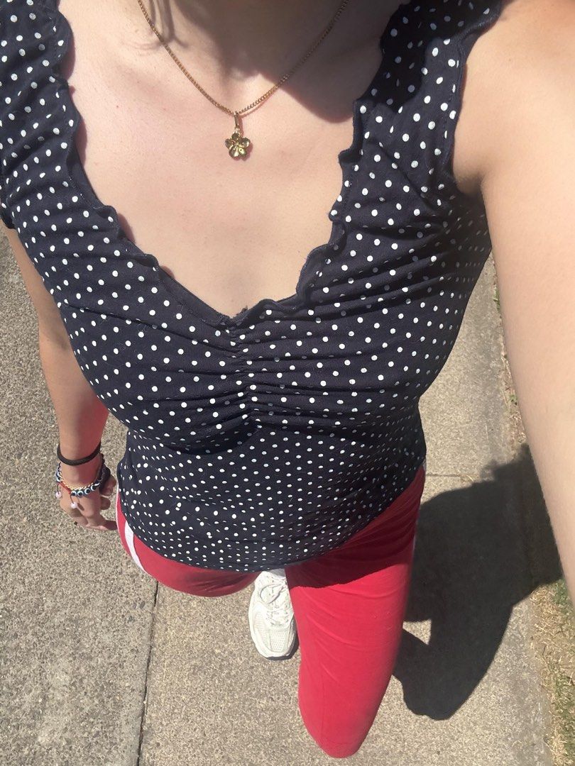 brandy melville malena polka ruched top (Category: Sleeveless) located in Quezon City. Submitted by lixheya (Listing ID 1468148514, Image 2). Description: .