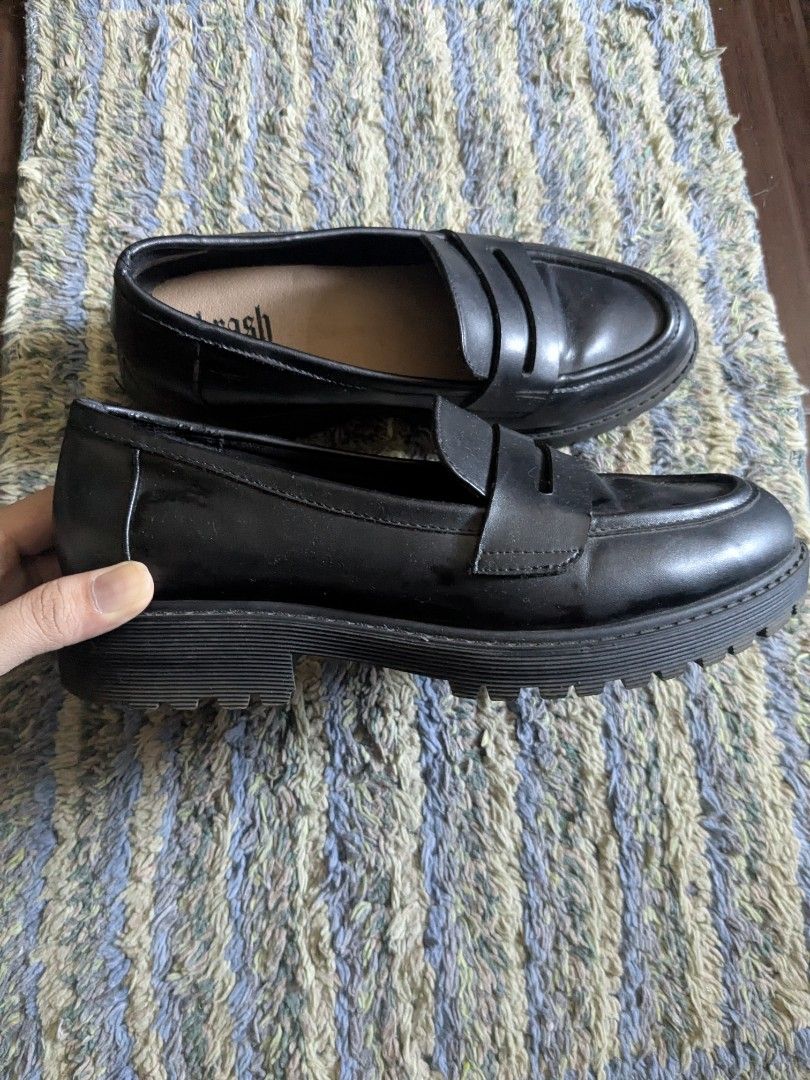 Brash Black Platform Penny Loafers (Category: Loafers) located in Manila. Submitted by chocolateparfait (Listing ID 1468094631, Image 3). Description: Size 37 Bought from Payless (for 1800) Sturdy material💗 No box included.