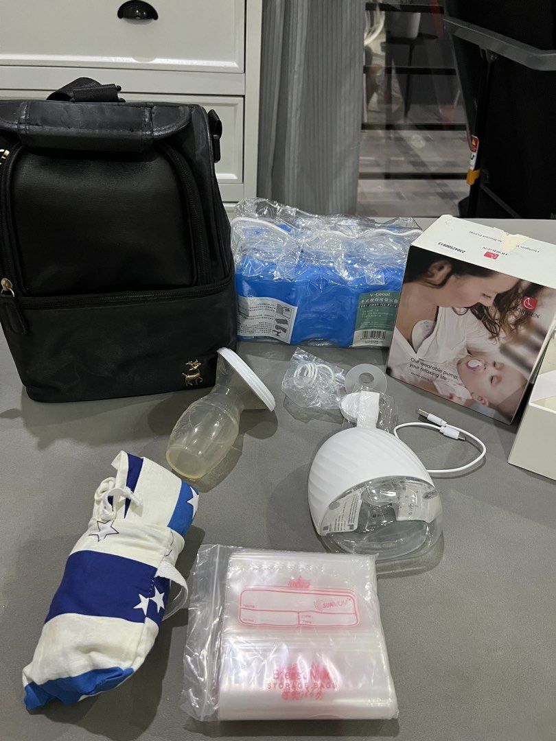 breastfeeding pump and breastmilk bag set (Category: Breastfeeding & Bottle Feeding) located in Paranaque City. Submitted by sorajapanluxshoppe (Listing ID 1468158550, Image 2). Description: horigen pump breastfeeding bag with free breastfeeding milk bag and breastfeeding cover bought individually 2500+ for the whole lot.