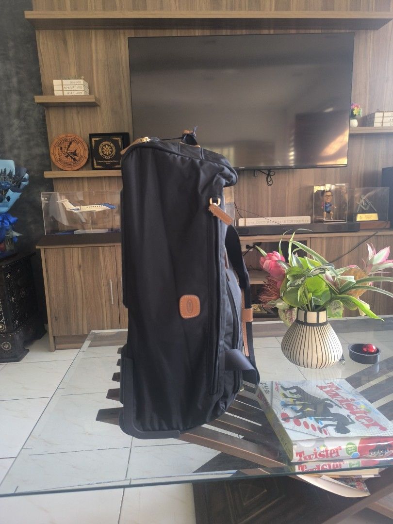 Bric's X-Bag 30" Rolling Shoe Duffle. (Category: Luxury Bags & Wallets) located in Alcantara. Submitted by 2jongthebestseller (Listing ID 1468127797, Image 3). Description: slightly nego for sure buyers.