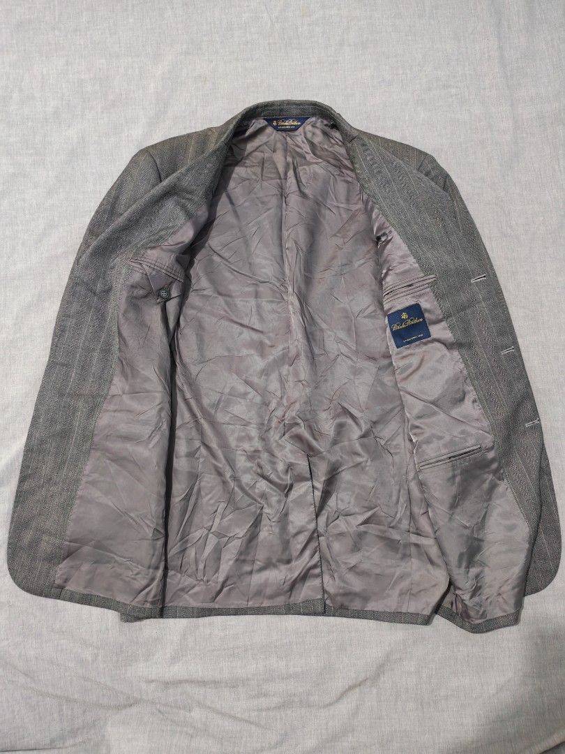Brooks Brothers suit jacket (Category: Coats, Jackets and Outerwear) located in Baguio. Submitted by used_clothing2600 (Listing ID 1468142335, Image 3). Description: Brooks Brothers suit jacket Size 40R excellent condition width 21.5 length 32.5 shoulders 18 sleeve length 25 P 1,200.