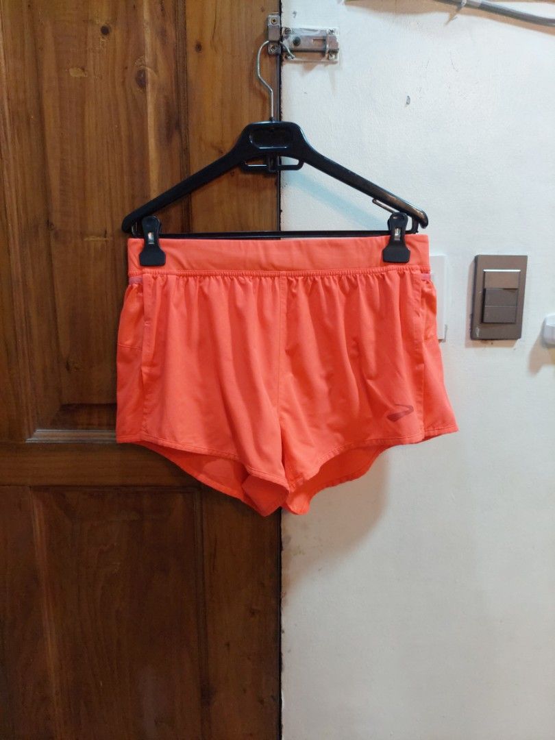 BROOKS SHERPA 3" SHORTS (Category: Activewear) located in San Pedro. Submitted by cyanide.slug.cat (Listing ID 1468173043, Image 3). Description: medium 32-36" waist 11" length like new but mejo nag peel yung logo.