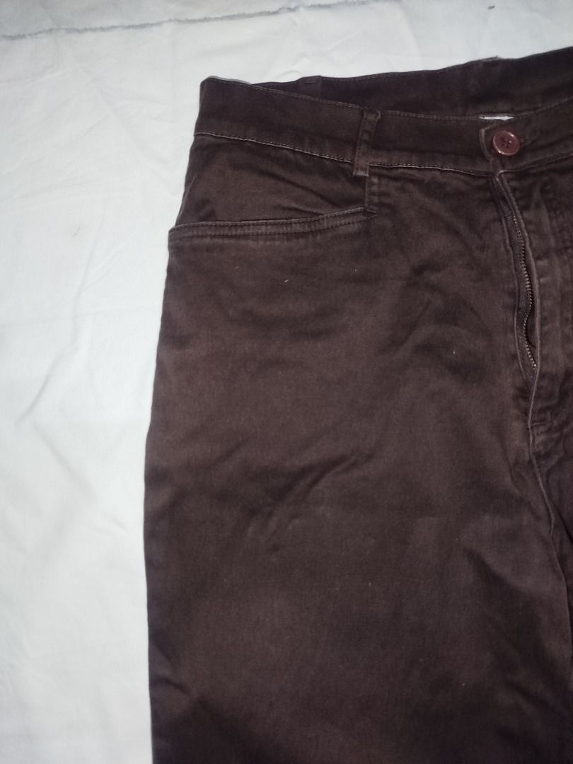 Brown casual pants (Category: Jeans) located in Cavite. Submitted by raxcollection (Listing ID 1468067869, Image 3). Description: - Color: Brown - Style: Casual pants with straight leg fit - Features: Front pockets and button closure - Condition: Clean fabric with minimal wear Flat Lay Measurements: Waist: 15 inch Length: 42 inches 🚚 Delivery: Lalamove or J&T 💳 Payment: GCash only 📍 Location: General Trias, Cavite.