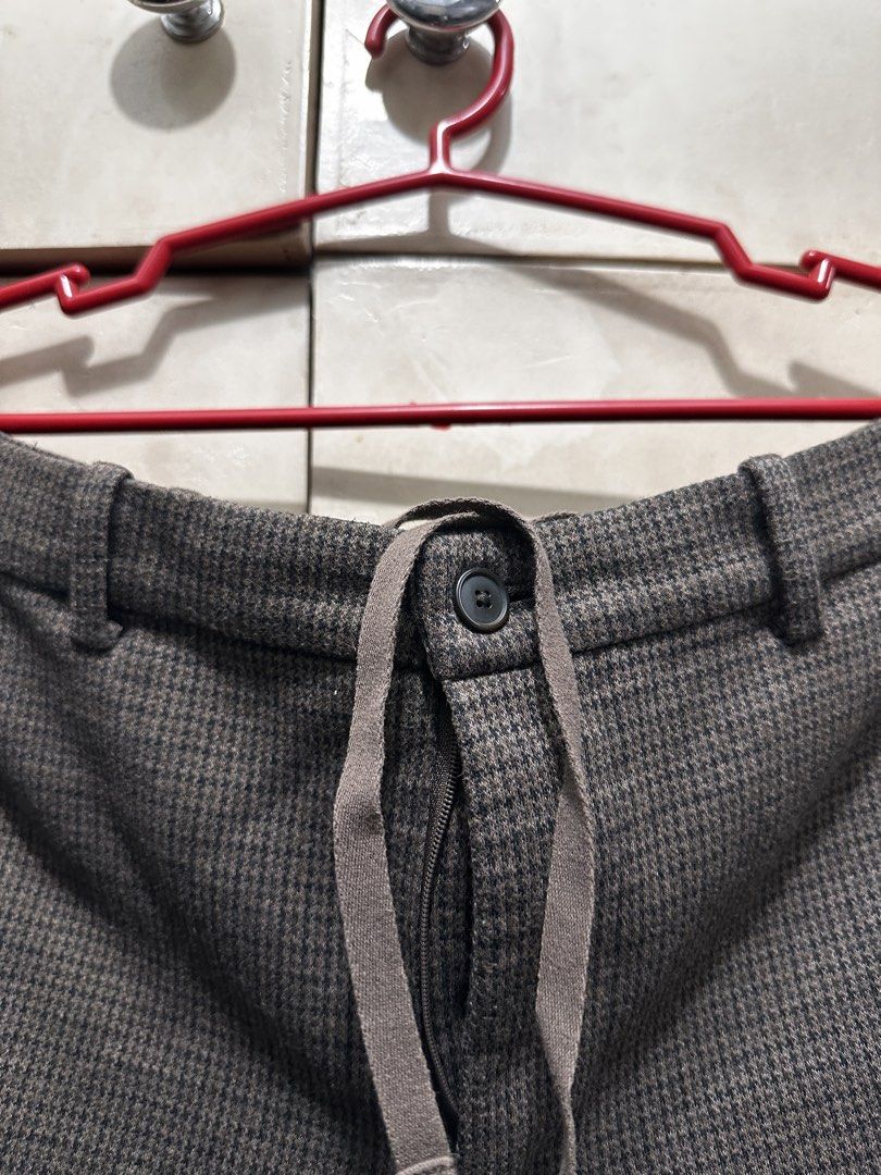 Brown Houndstooth Pattern Drawstring Trousers (Category: Trousers) located in Manila. Submitted by vicnoay (Listing ID 1468278793, Image 2). Description: .