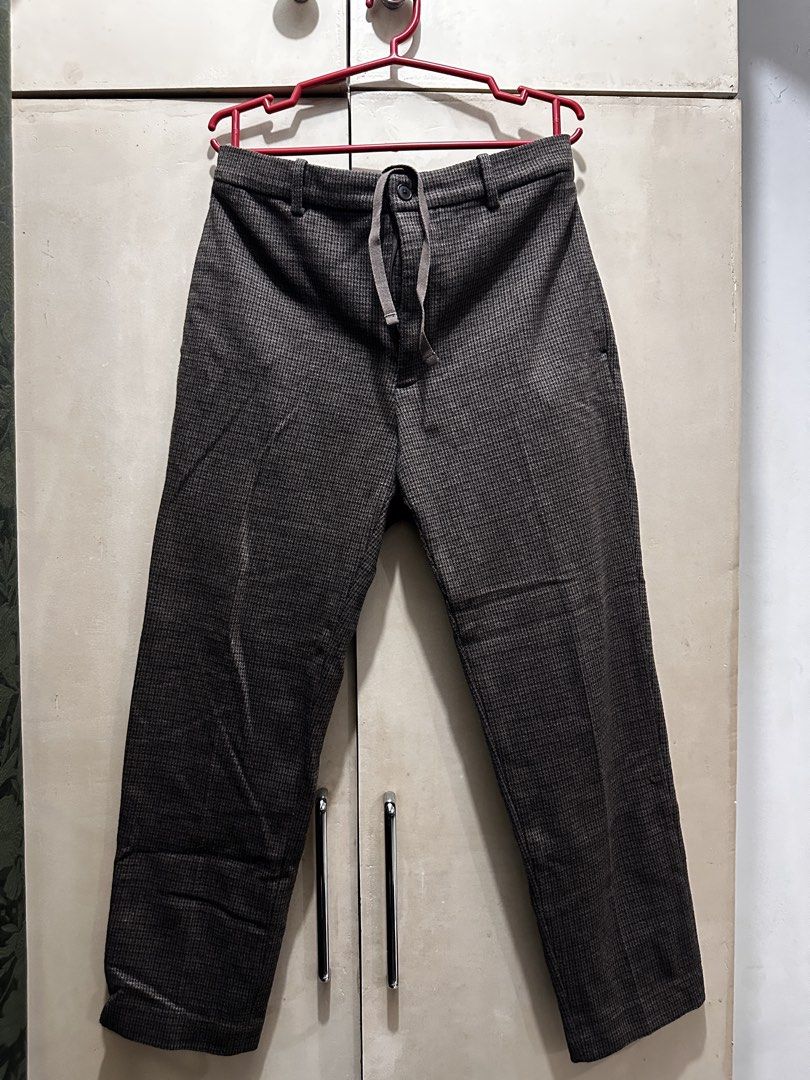 Brown Houndstooth Pattern Drawstring Trousers (Category: Trousers) located in Manila. Submitted by vicnoay (Listing ID 1468278793, Image 1). Description: .
