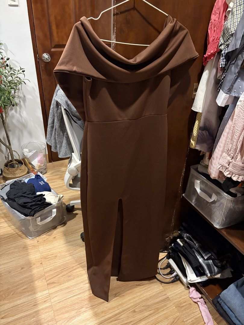 Brown long dress (Category: Dresses) located in Angeles City. Submitted by astravintage (Listing ID 1468148119, Image 2). Description: Long brown dress fits medium to semi large great for wedding formal events .