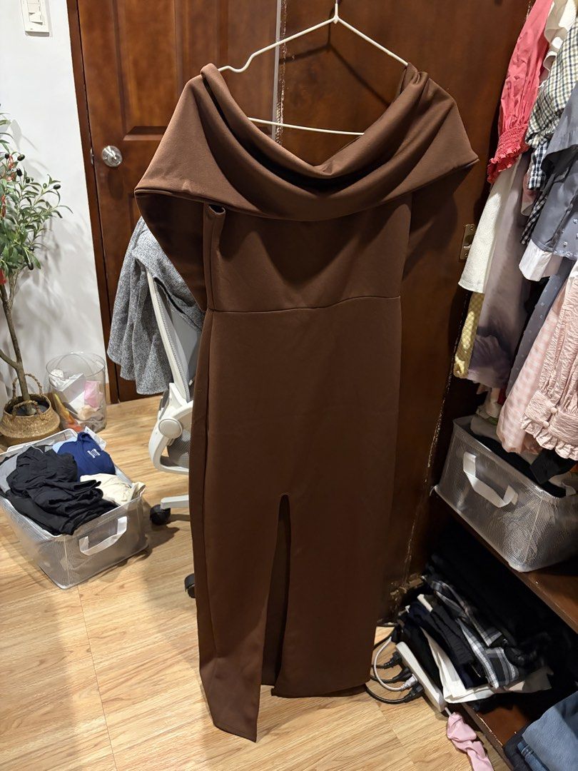 Brown long dress (Category: Dresses) located in Angeles City. Submitted by astravintage (Listing ID 1468148119, Image 1). Description: Long brown dress fits medium to semi large great for wedding formal events .