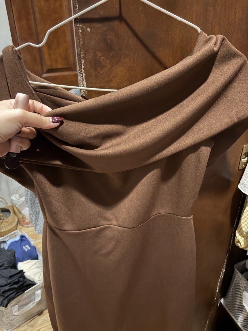 Brown long dress (Category: Dresses) located in Angeles City. Submitted by astravintage (Listing ID 1468148119, Image 3). Description: Long brown dress fits medium to semi large great for wedding formal events .