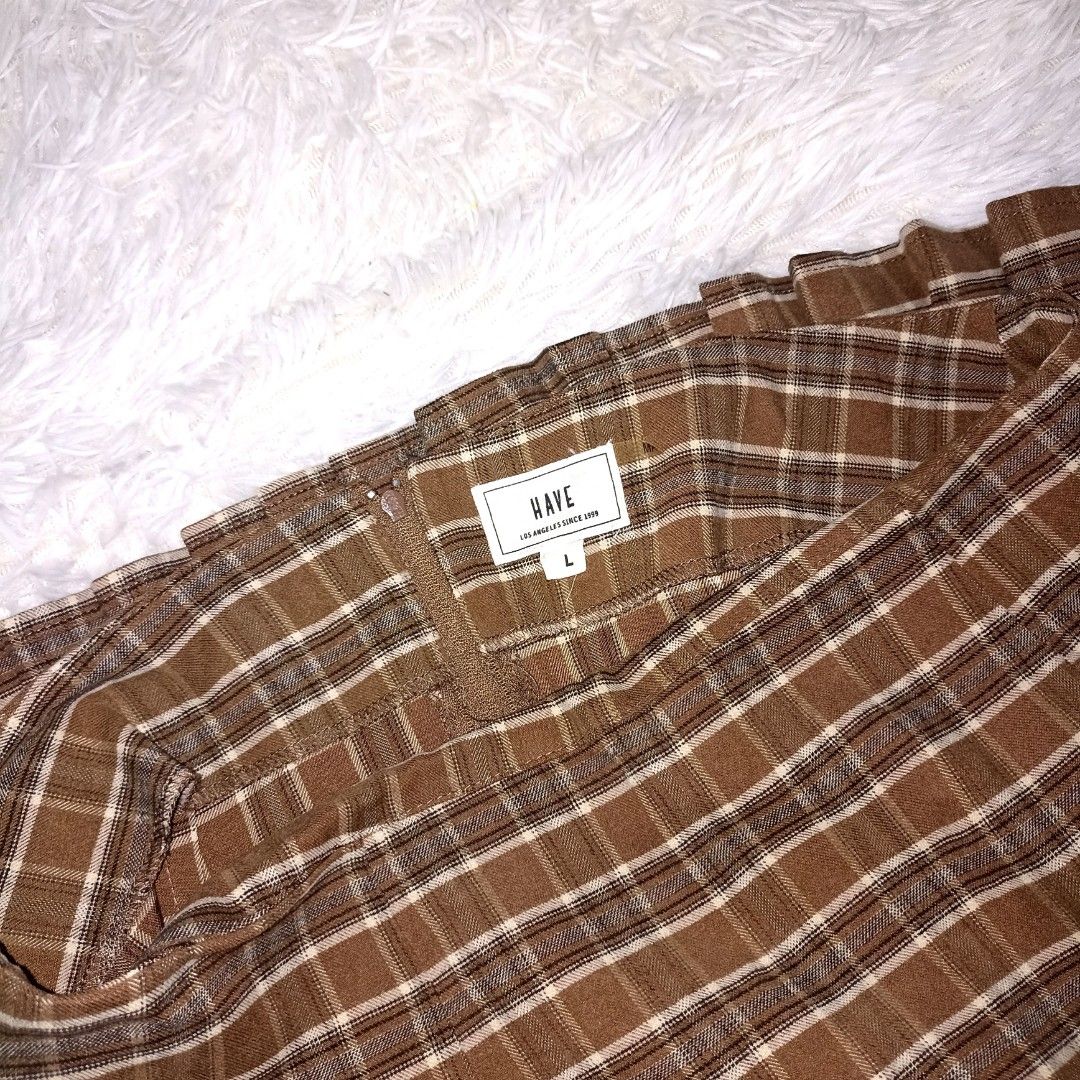 Brown Plaid Skirt (Category: Skirts) located in Manila. Submitted by goldenmountain.e4137d (Listing ID 1468177213, Image 2). Description: Used once, the quality is still good as new..