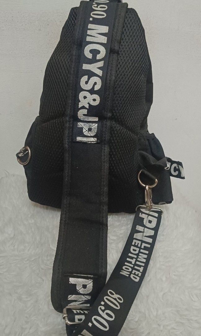 Bubbly Day Body Bag (Category: Belt bags, Clutches and Pouches) located in Davao. Submitted by naxarugal (Listing ID 1468080621, Image 3). Description: ukay source no issue size length 7 inches width 4 inches height 12 inches.