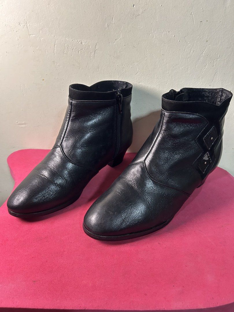 Bula Black Ankle Boots (Category: Boots) located in Quezon City. Submitted by jjsurplus_23 (Listing ID 1468196316, Image 1). Description: 23cm insole.