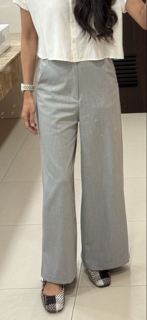 Bundle GU Wide Leg Pants S (Category: Other Bottoms) located in Makati City. Submitted by refind.prelove.finds (Listing ID 1468109523, Image 3). Description: 2pcs for ₱500 Black and light gray .
