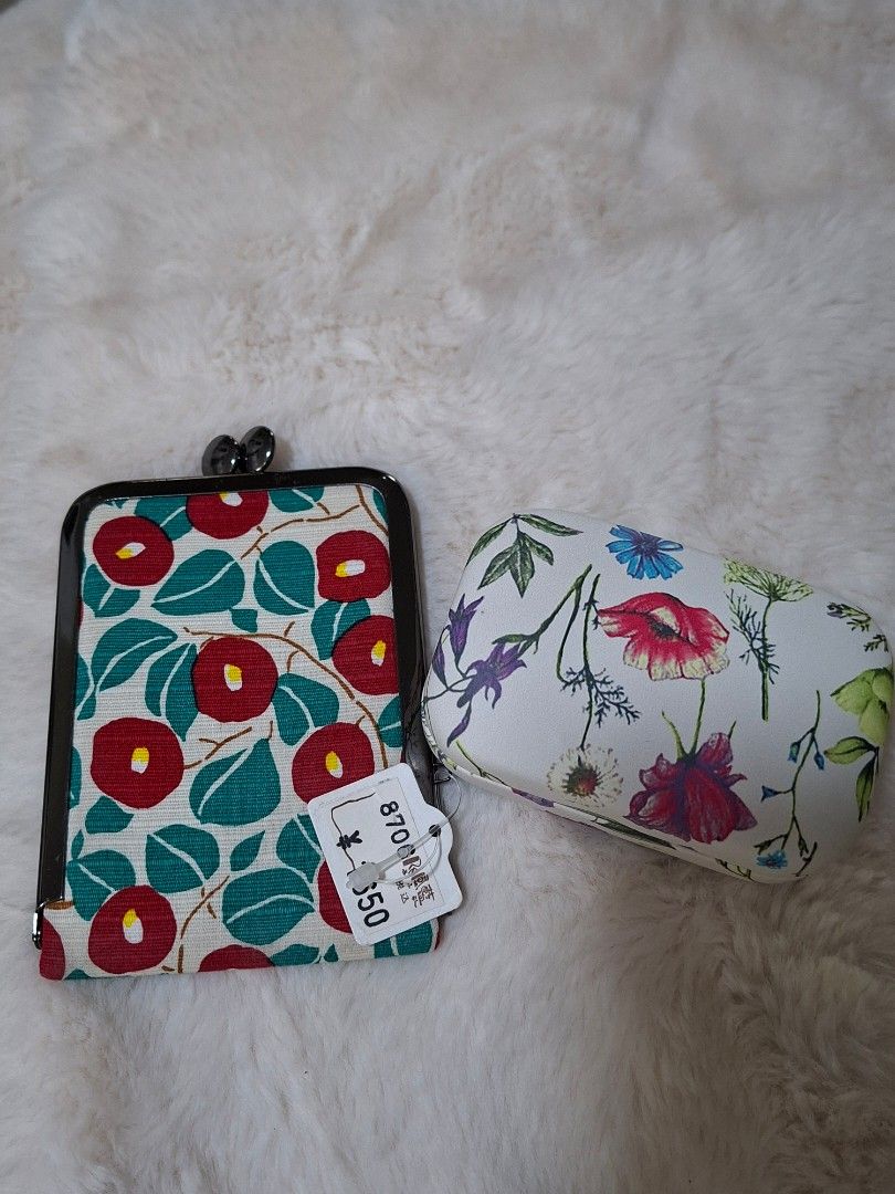 BUNDLE MIRROR KISSLOCK AND MINT POINT JEWELRY MINI CASE (Category: Wallets & Card holders) located in Las Pinas. Submitted by annachiaonair2037 (Listing ID 1468092663, Image 1). Description: BUNDLE KISSLOCK MIRROR AND MINT POINT JEWELRY CASE FROM JAPAN BOTH UNUSED Disclaimer: I am not affiliated with, associated with, or authorized by any of the brands featured posted. Any mention of brand names, trademarks, or logos is solely for identification 
