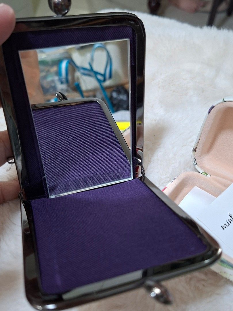 BUNDLE MIRROR KISSLOCK AND MINT POINT JEWELRY MINI CASE (Category: Wallets & Card holders) located in Las Pinas. Submitted by annachiaonair2037 (Listing ID 1468092663, Image 3). Description: BUNDLE KISSLOCK MIRROR AND MINT POINT JEWELRY CASE FROM JAPAN BOTH UNUSED Disclaimer: I am not affiliated with, associated with, or authorized by any of the brands featured posted. Any mention of brand names, trademarks, or logos is solely for identification 