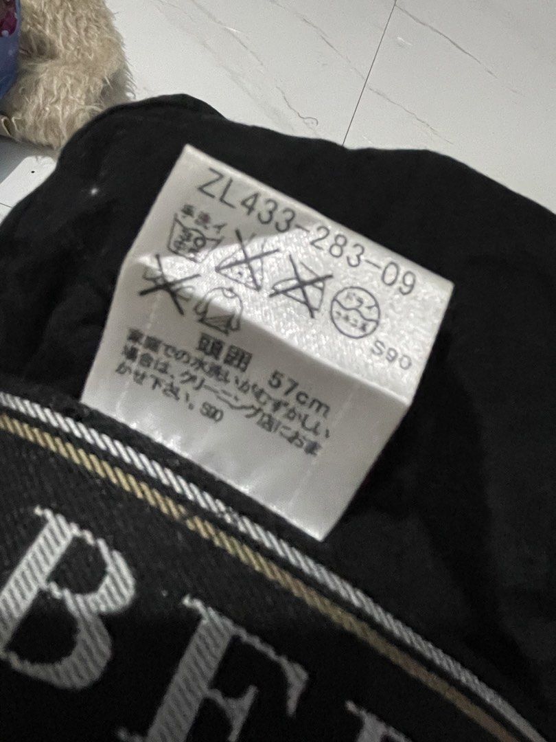 Burberry blue label (Category: Caps & Hats) located in Naga. Submitted by anbl1004 (Listing ID 1468253079, Image 3). Description: burberry blue label newsboy/ Casquette hat no flaws reversible .