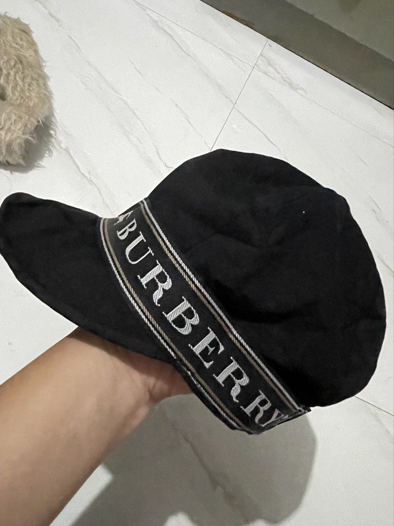 Burberry blue label (Category: Caps & Hats) located in Naga. Submitted by anbl1004 (Listing ID 1468253079, Image 1). Description: burberry blue label newsboy/ Casquette hat no flaws reversible .
