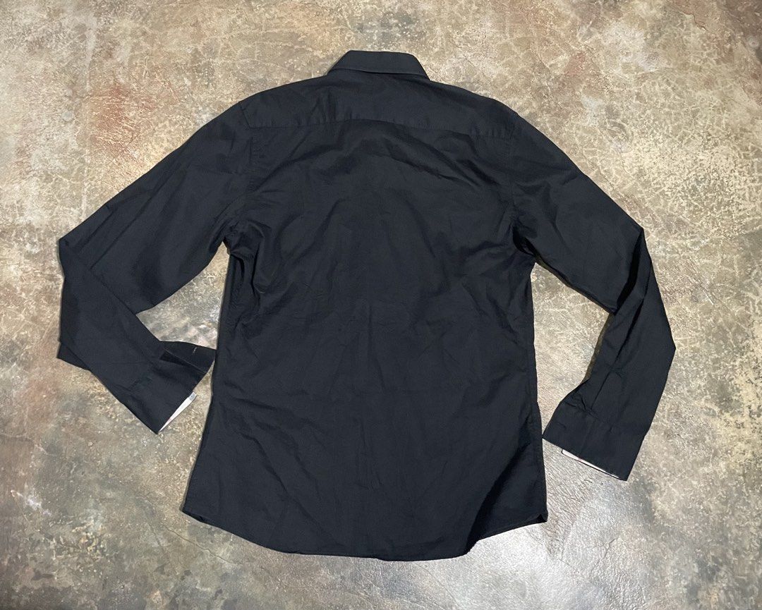 Burberry Brit longsleeve (Category: Looking For) located in Davao. Submitted by mj_designervintagecurator (Listing ID 1468176217, Image 2). Description: 📌In good condition 📌shoulder 16.5 - bust 42 - armpit 18- length 28 inches.