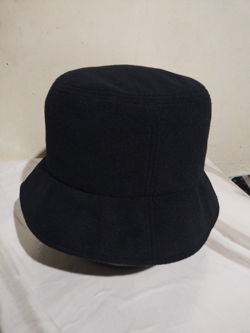 Burberry Golf Bucket Hat (Category: Luxury Accessories) located in Balagtas. Submitted by sombrerong_gala (Listing ID 1468266376, Image 2). Description: Made in Japan fits Small up to medium headsize with the stretchable sweatband very good condition no issue or major flaw.