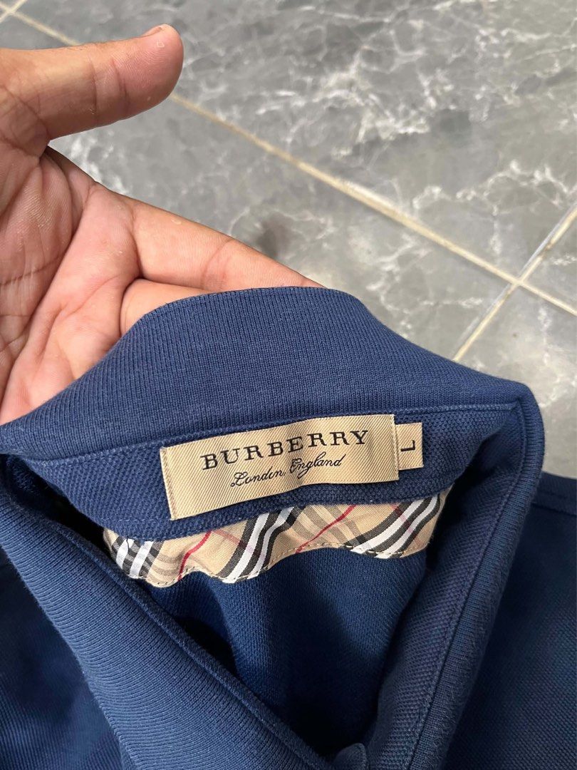 BURBERRY NAVYBLUE LONGSLEEVE (Category: Coats, Jackets and Outerwear) located in Manila. Submitted by psgarchives (Listing ID 1468170913, Image 2). Description: .