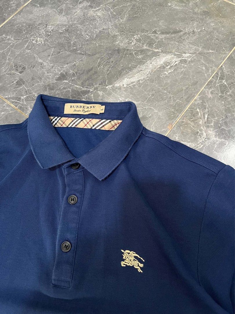 BURBERRY NAVYBLUE LONGSLEEVE (Category: Coats, Jackets and Outerwear) located in Manila. Submitted by psgarchives (Listing ID 1468170913, Image 3). Description: .
