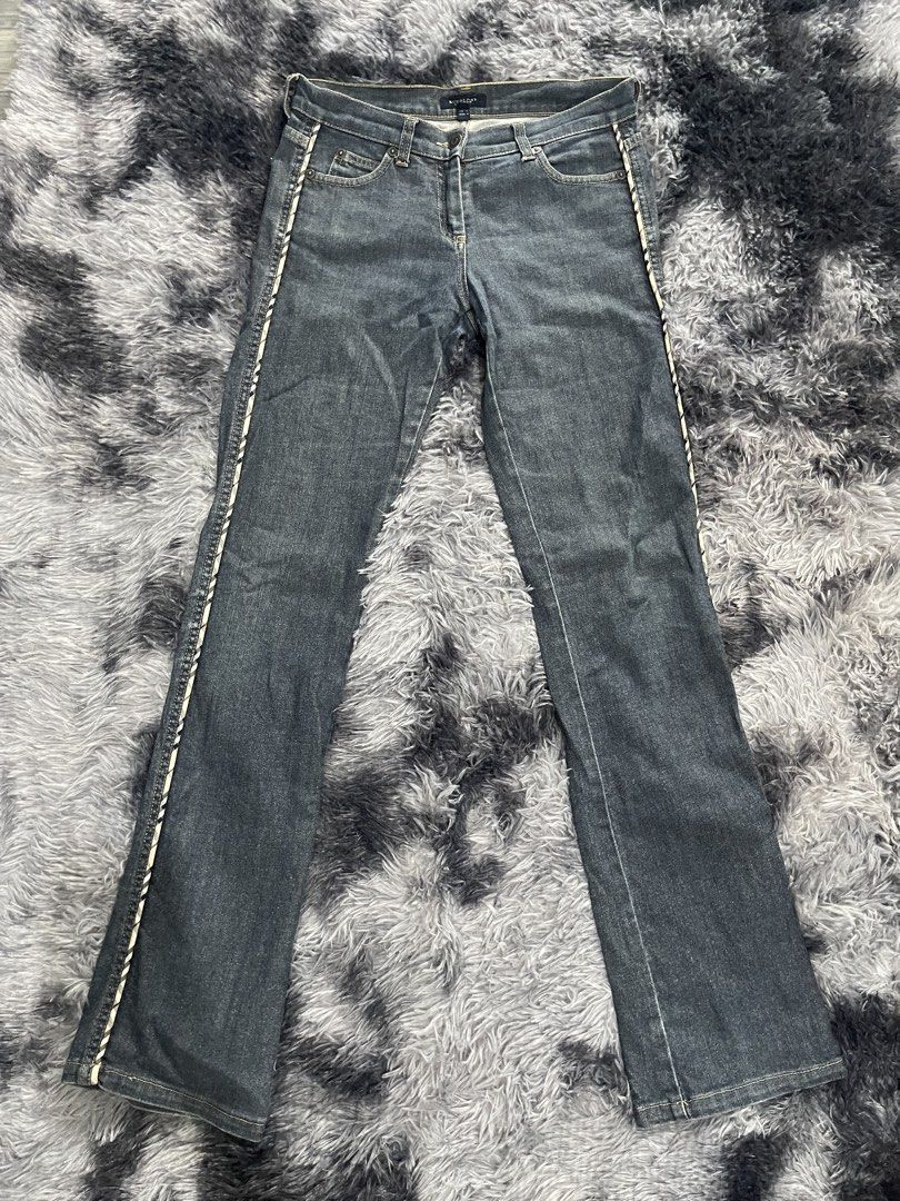 Burberry pants (Category: Jeans) located in San Jacinto. Submitted by clothcartelph (Listing ID 1468104801, Image 2). Description: BURBERRY SIZE: 30 LEGHOLE: 8 WIDTH: 30 LENGTH: 38.5 ISSUE: ~ COLOR RATE: 9.5/10 CONDITION: AS NEW .