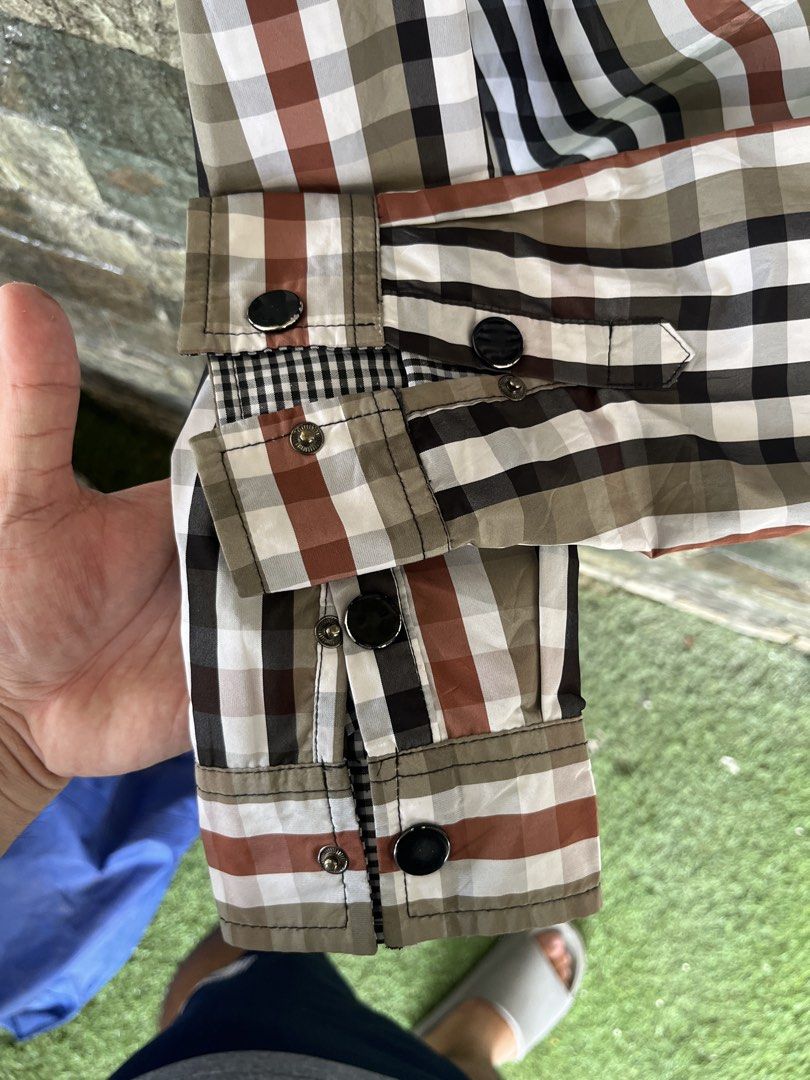 Burberry Waterproof Plaid Buttondown Longsleeve (Category: Formal Shirts) located in Cagayan de Oro. Submitted by curatedheirloomph_ (Listing ID 1468238982, Image 3). Description: 𝘿𝙞𝙢𝙚𝙣𝙨𝙞𝙤𝙣𝙨: 20x26 𝘽𝙚𝙨𝙩 𝙁𝙞𝙩: Medium 𝘾𝙤𝙣𝙙𝙞𝙩𝙞𝙤𝙣 & 𝘾𝙤𝙡𝙤𝙧 𝙍𝙖𝙩𝙚: Excellent (9.5/10) 𝙄𝙨𝙨𝙪𝙚: N/A 𝘼𝙪𝙩𝙝𝙚𝙣𝙩𝙞𝙘𝙞𝙩𝙮 𝘿𝙚𝙘𝙡𝙖𝙧𝙖𝙩𝙞𝙤𝙣: Authentic.