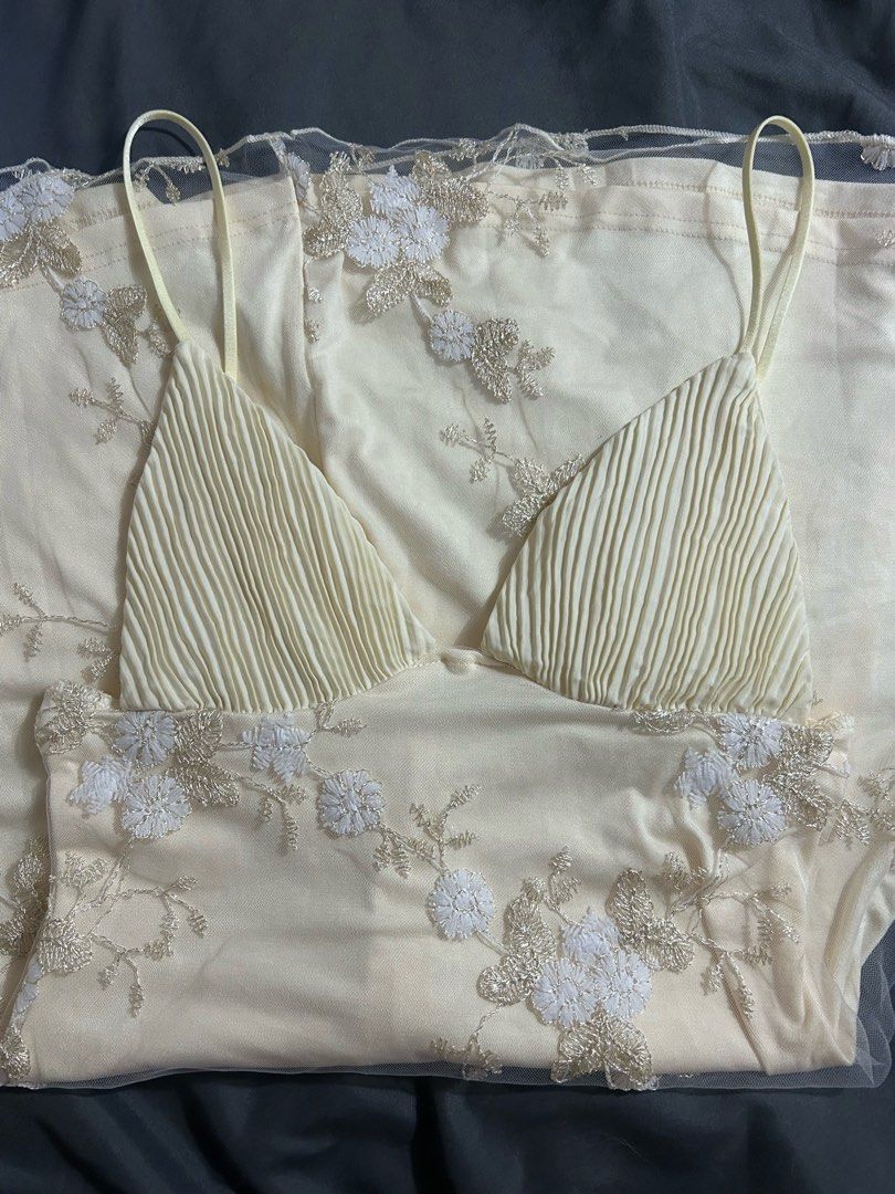 Butter Yellow Mini Dress (Category: Dresses) located in Manila. Submitted by prelovedwithmaui (Listing ID 1468240761, Image 2). Description: The prettiest butter-yellow floral mini dress 💛 Features an exquisite embroidery and a flattering pleated bust line. Grab this like-new piece for only ₱450 php (SRP ₱560 php) Never worn and discounted—first to DM gets it! 💫 .