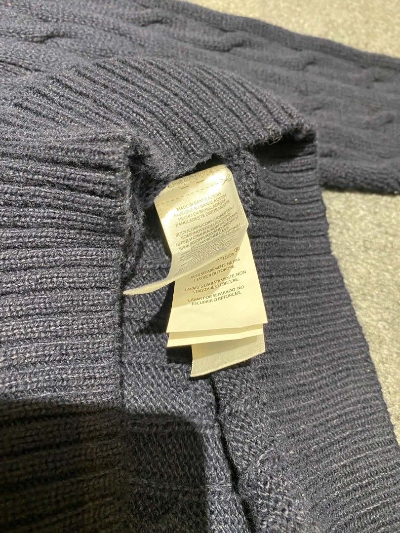 Cable knitted RL, as new condition authentic (Category: Longsleeves) located in Manila. Submitted by giekeliope28 (Listing ID 1468117795, Image 3). Description: 21 by 28 ralph lauren color rate - 9.8 scannable Qr..