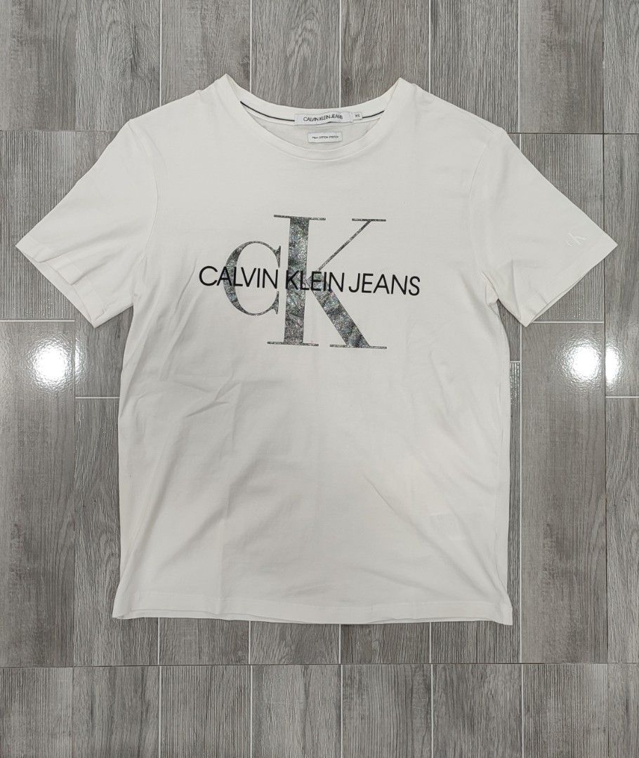 Calvin klein (Category: Shirts) located in Manila. Submitted by fhilbelensoncuenco09 (Listing ID 1468110881, Image 2). Description: CK ( XXL on tag ) Width: 16 Length: 23 Condition: Excellent Color Rate: 9.5/10 Issue: (Colors may vary due to lighting) Mine: 299 (automatically yours, add shipping fee if outside Surallah).