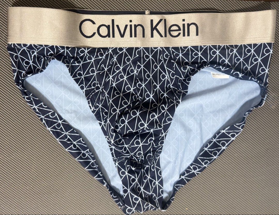 Calvin Klein (Category: Underwear) located in Manila. Submitted by liand04522 (Listing ID 1468131263, Image 2). Description: Calvin Klein Hip Brief/ Underwear Brand New Medium Php 2k Meet-up @ Vista Mall Taguig.