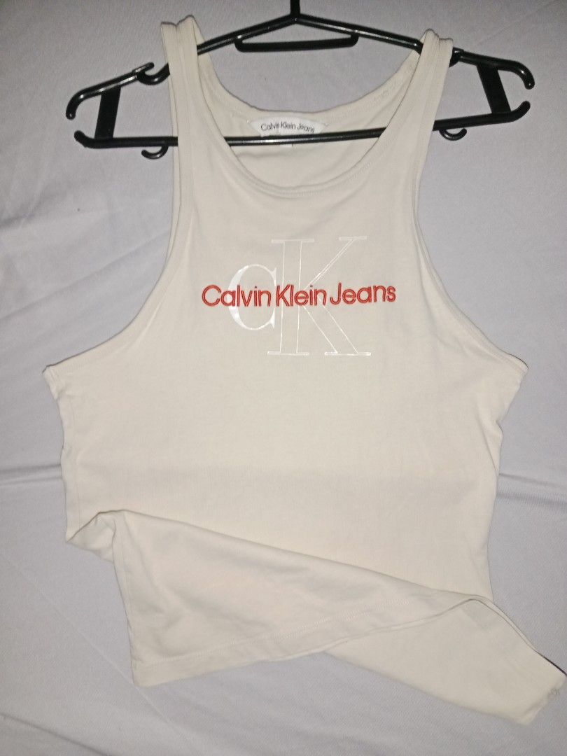 Calvin Klein Beige Tank Top (Category: Sleeveless) located in San Isidro. Submitted by remtgs (Listing ID 1468206148, Image 3). Description: No Issue.