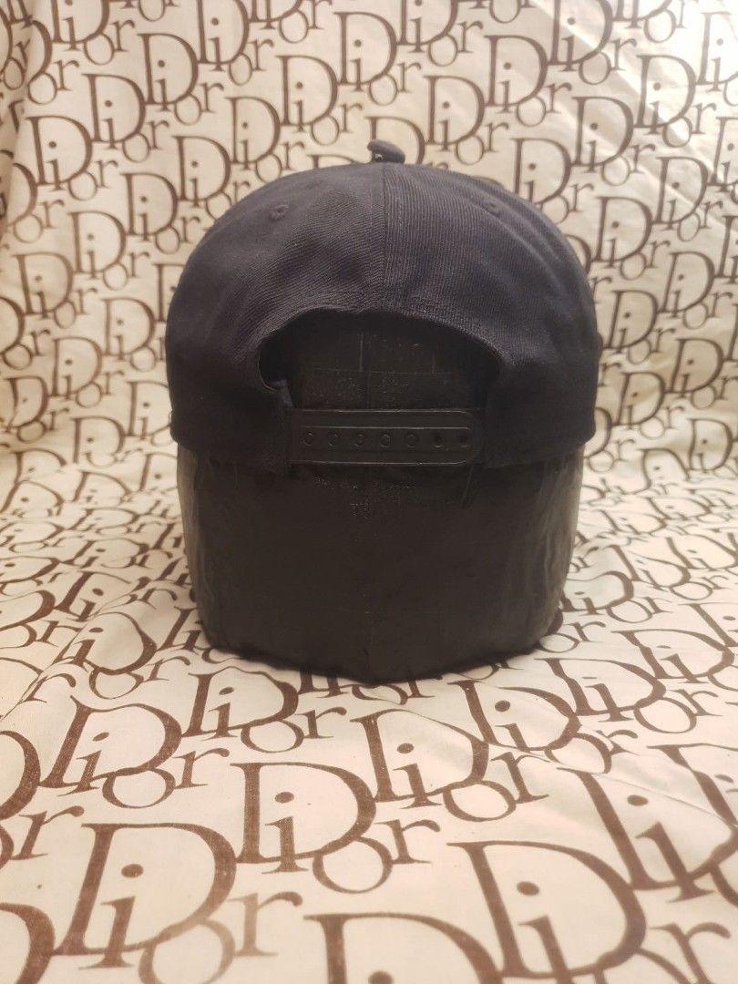 CALVIN KLEIN BLACK SNAPBACK CAP (Category: Caps & Hats) located in San Fernando. Submitted by _jaximus (Listing ID 1468217160, Image 3). Description: - Brand: Calvin Klein - Color: Classic black with white embroidered CK logo - Closure: Adjustable snapback for a custom fit - Design: Structured crown and curved brim - Style: Versatile and clean, perfect for any casual look - Size: Standard adult sizing.
