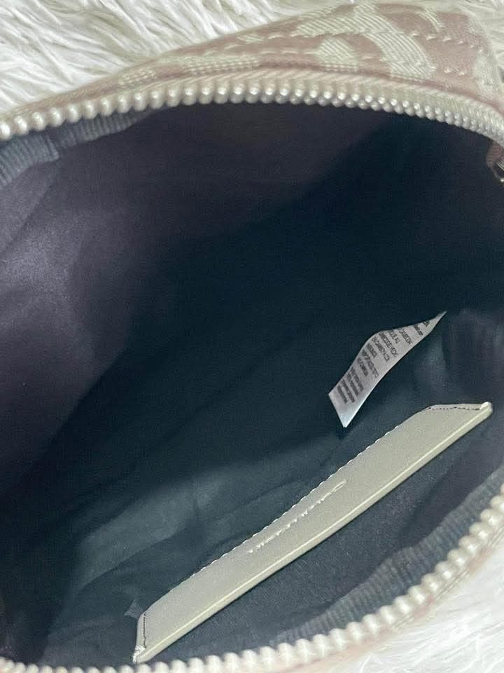 CALVIN KLEIN CROSSBODY BAG (Category: Cross-body Bags) located in Cavinti. Submitted by shop_withme23 (Listing ID 1468281543, Image 2). Description: Onhand item Full payment required No cancellation of order No rush shipping Additional shipping fee.