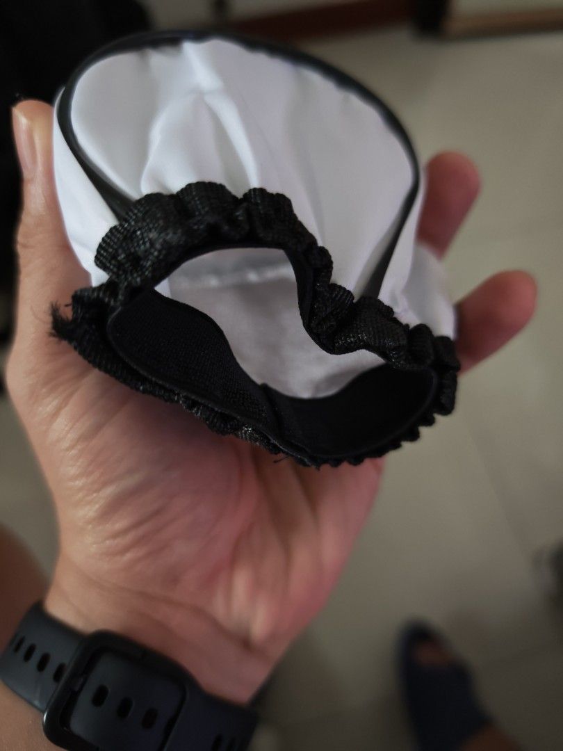Camera Flash Diffuser Softbox Bounce (Category: Flashes) located in Singapore. Submitted by johnyong87 (Listing ID 1468149459, Image 2). Description: - Mini softbox diffuser for camera speedlite flash - Softens harsh shadows for stunning portraits and macro photography - Universal fit for most standard shoe-mount flashes - Made of clean white fabric with a convenient black elastic band mount - Portable design folds flat easily for storage and tra