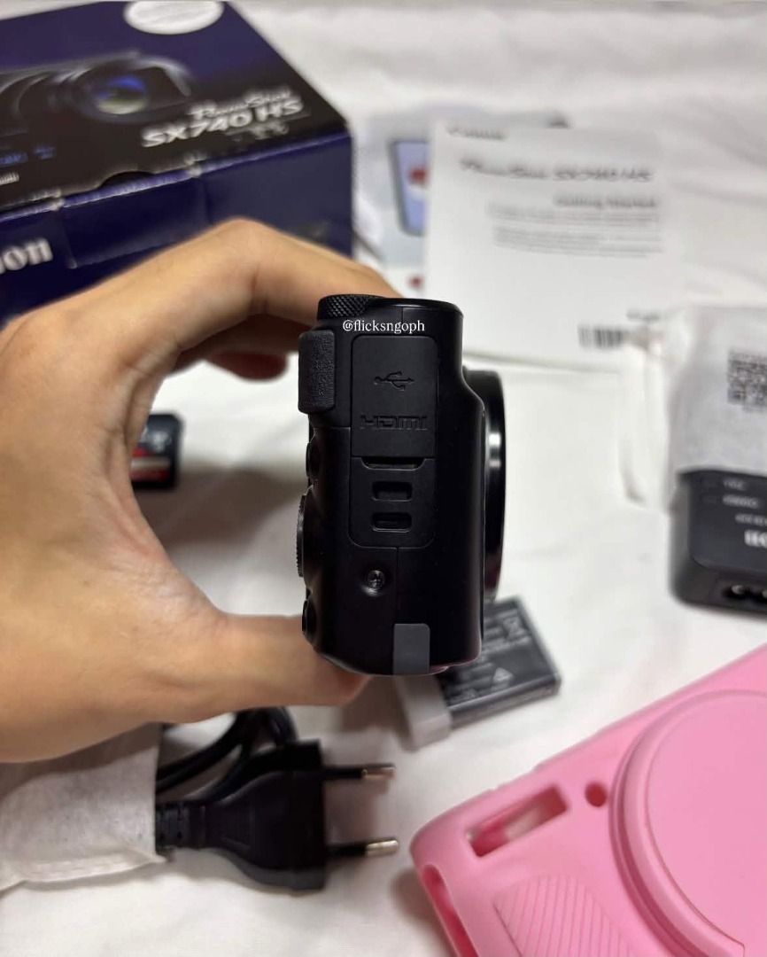 Canon Powershot sx740hs (Category: Cameras) located in Caloocan City. Submitted by boldfalcon.712f00 (Listing ID 1468256648, Image 2). Description: ‼️Canon Powershot sx740hs‼️ Mint Condition Good As New 9.5/10 No Issue Unli Check Upon Meetup 💸33k Nego Complete Inclusion • Orig Battery • Orig Charger • Wrist Strap • SD card • Box • Manual 📍Valenzuela Meetup Only.