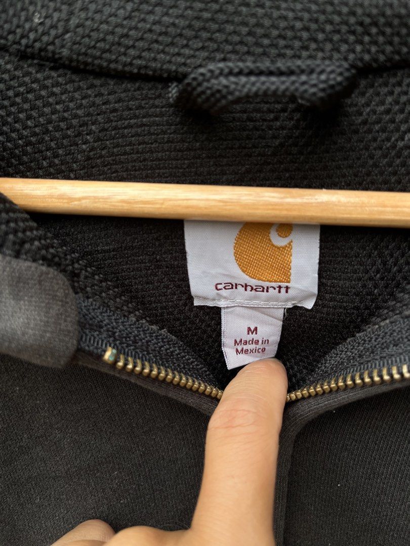 Carhartt hoodie (Category: Coats, Jackets and Outerwear) located in City of Isabela. Submitted by ibzagga (Listing ID 1468126113, Image 2). Description: 25x27 dimes Issue broken ziffer pero goods pa.