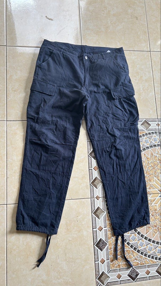 Carhartt Cargo Pants (33-36) (Category: Jeans) located in General Santos City (Dadiangas). Submitted by moana_thrifts (Listing ID 1468092072, Image 1). Description: - Brand: Carhartt WIP - Color: Navy Blue - Material: 100% Cotton (Made in Tunisia) - Features: Multiple utility pockets on legs and back - Details: Branded metal button closure & iconic woven square label on back pocket - Fit: Adjustable drawstring cuffs at the ankles - Condition: Exc