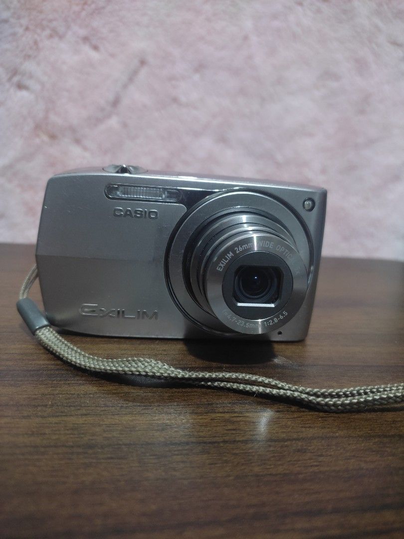 Casio Exilim z2000 Digital Camera (Category: Cameras) located in Bacoor. Submitted by Exedriae (Listing ID 1468261053, Image 2). Description: 📸 CASIO EXILIM Z2000 DIGITAL CAMERA •14.1 Megapixels for detailed photos • 5x Optical Zoom •3.0-inch LCD screen • Video recording feature ~No Issues ~body condition: 8/10 ✅flash/audio/zoom in and out ✅all buttons are working Inclusions: -Camera Unit -SD Card -Original Battery -Strap ✅J&T/Lalamove/Meet-up ✅