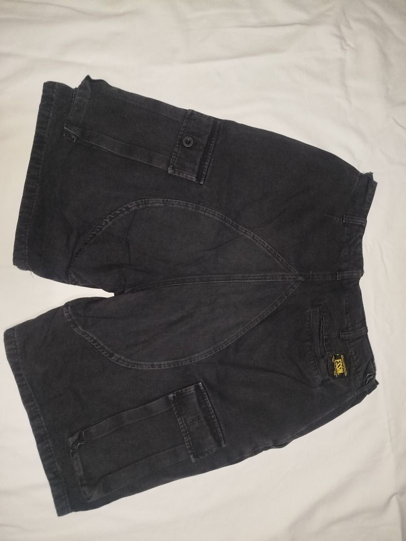 Catalog Black Cargo Shorts (Category: Shorts) located in Cavite. Submitted by raxcollection (Listing ID 1468067020, Image 1). Description: - Brand: Catalog - Color: Dark greyish black - Size: S (Tag: 170/76A) - Material: Sturdy, durable fabric construction - Features: Multiple front leg pockets with secure button closures, convenient belt loops, and classic button fly - Condition: well-maintained Flat Lay Measurements: Waist: 15 inch Length: 22 i