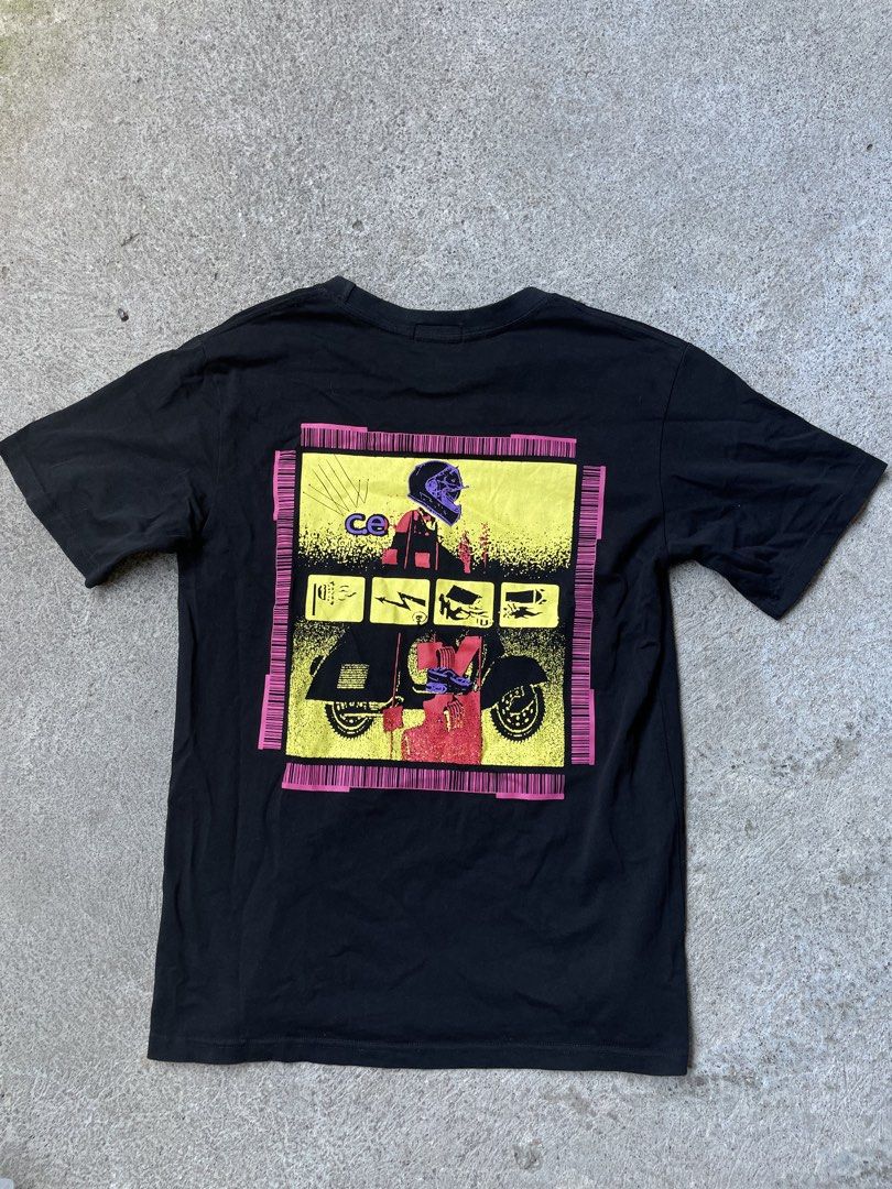 Cav Empt C.E. Graphic Print Black T-Shirt (Category: Tshirts & Polo Shirts ) located in Siniloan. Submitted by rethr1ft (Listing ID 1468085648, Image 2). Description: - 27x20 dimes Cav Empt t-shirt in black, size medium. Made in Japan, 100% cotton construction. Small Cav Empt branding text printed on the front chest. Large colourful graphic print on the back featuring a helmet and scooter design. Standard crew neckline and short sleeves. Interior