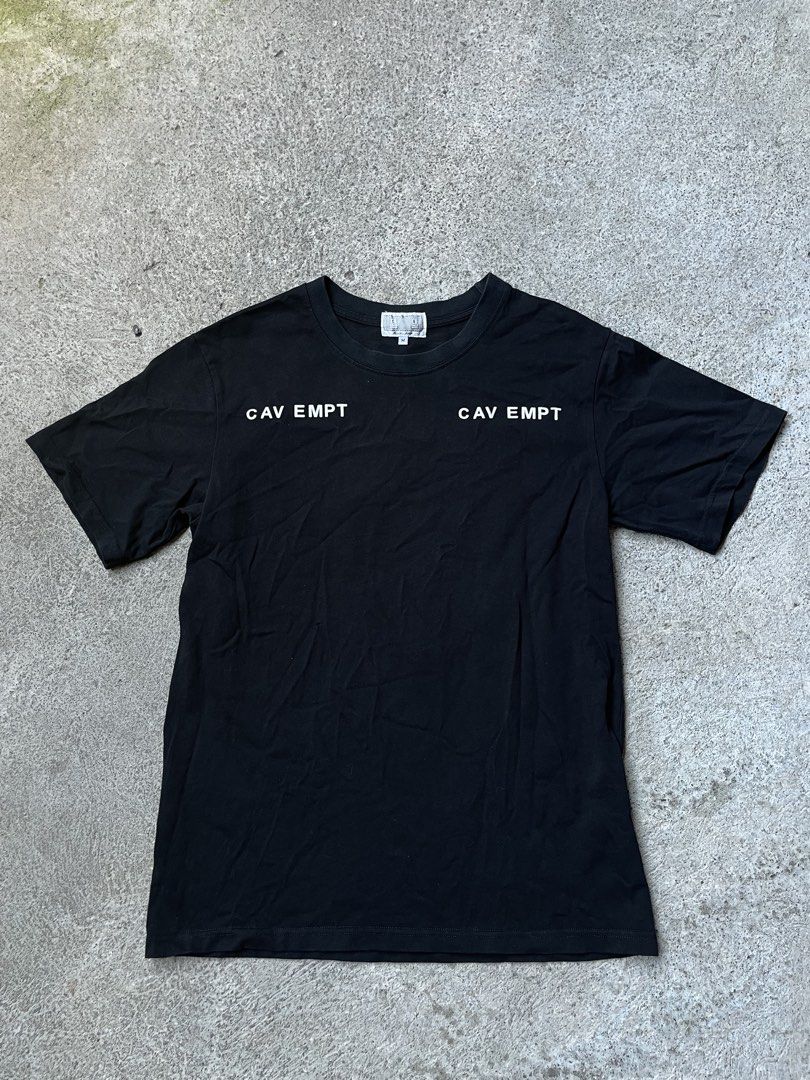 Cav Empt C.E. Graphic Print Black T-Shirt (Category: Tshirts & Polo Shirts ) located in Siniloan. Submitted by rethr1ft (Listing ID 1468085648, Image 1). Description: - 27x20 dimes Cav Empt t-shirt in black, size medium. Made in Japan, 100% cotton construction. Small Cav Empt branding text printed on the front chest. Large colourful graphic print on the back featuring a helmet and scooter design. Standard crew neckline and short sleeves. Interior