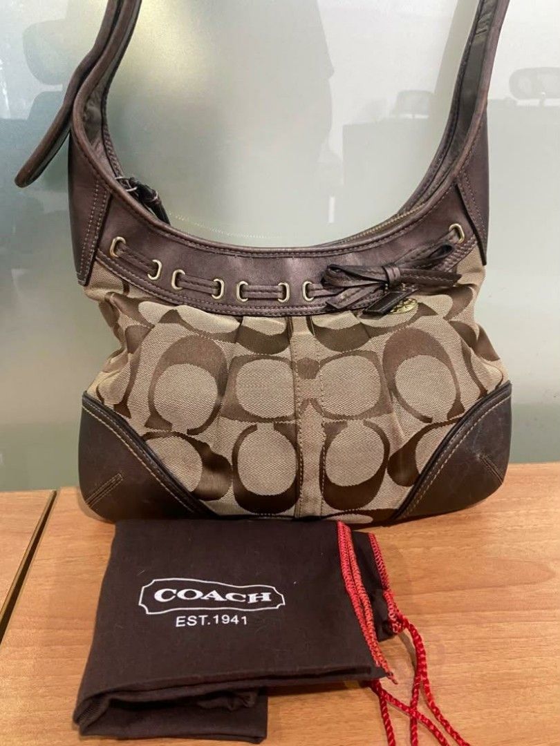 CCH Ergo Sling Bag (Category: Cross-body Bags) located in Manila. Submitted by sb_onlinestore (Listing ID 1468107378, Image 3). Description: - Needs cleaning outside and inside - No rubs - Dry leather - Has hangtag and dustbag.