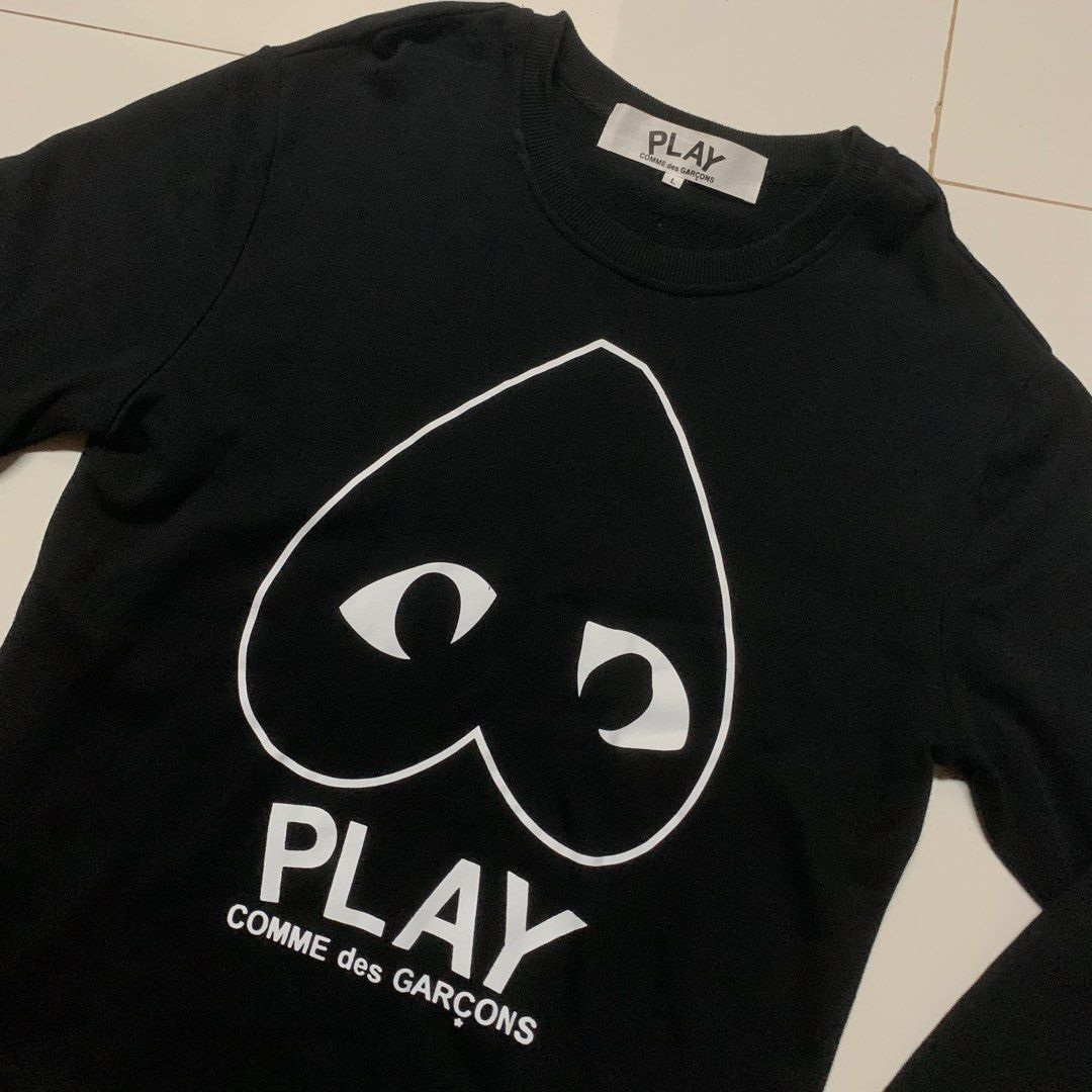 CDG PLAY CREWNECK LONGSLEEVE (Category: Coats, Jackets and Outerwear) located in Andop. Submitted by junjun_watanabe (Listing ID 1468233876, Image 2). Description: dimes: 19x27 color rate: 9.8/10 condition: Excellent no issues.