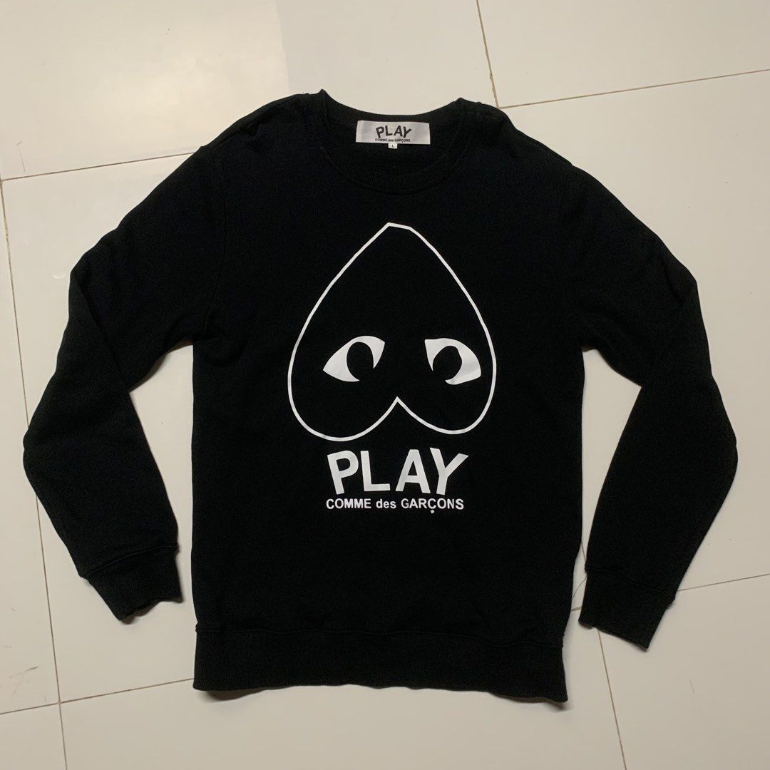 CDG PLAY CREWNECK LONGSLEEVE (Category: Coats, Jackets and Outerwear) located in Andop. Submitted by junjun_watanabe (Listing ID 1468233876, Image 1). Description: dimes: 19x27 color rate: 9.8/10 condition: Excellent no issues.