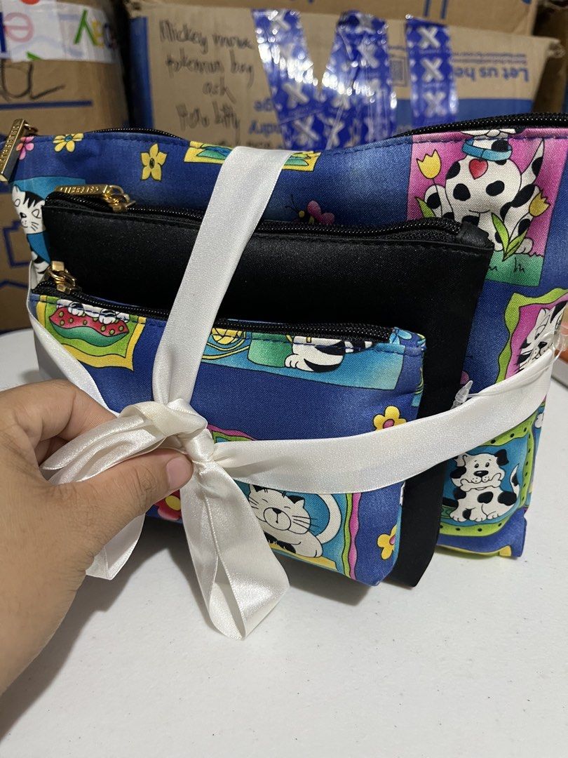 Celebrity pouches (Category: Purses & Pouches) located in Bugallon. Submitted by aennleeza (Listing ID 1468062031, Image 2). Description: Brandnew from US. 3 pouches sizes: 10 x 8 inches | 7 inches x 5 inches 5 inches x 3 inches.