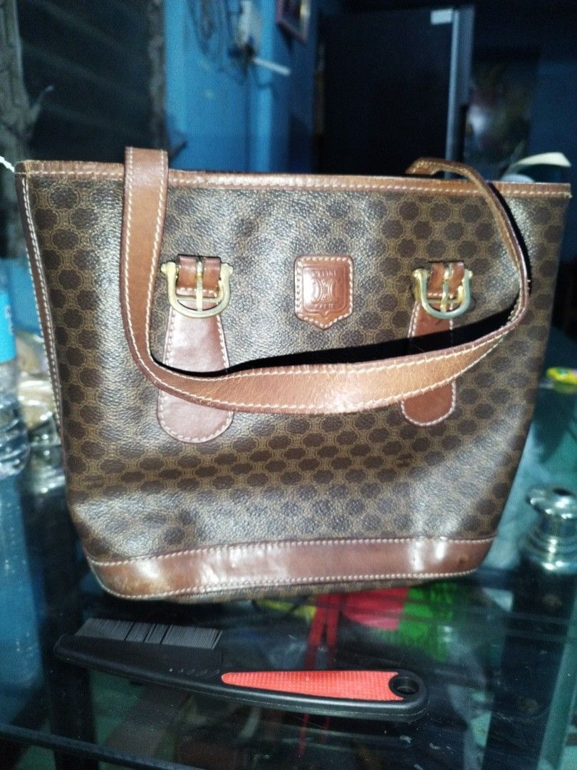 Celine Macadam Brown Tote Bag Vintage (Category: Luxury Bags & Wallets) located in Rizal. Submitted by purplemon117.8 (Listing ID 1468281875, Image 2). Description: Wala un 1 strap as seen in pics goOds pa sana tu...min scafF lng sa lips, min rubs sa corners liniS pa loob .