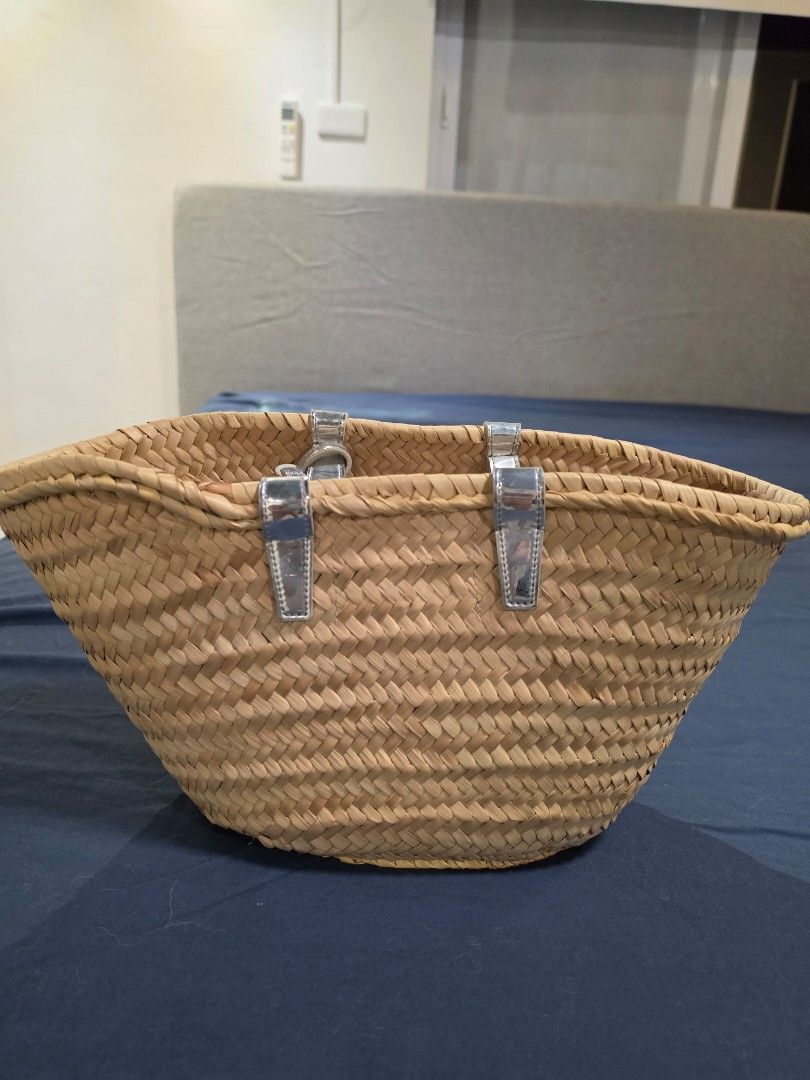 Celine Teen Triomphe Classic Panier (Category: Tote Bags) located in Paranaque City. Submitted by decluttering_by_anna (Listing ID 1468074450, Image 3). Description: Celine Weekender Bag From the Summer 2023 Collection by Hedi Slimane Neutrals Raffia Triomphe Flat Handles & Single Shoulder Strap Leather Trim Embellishment Unlined Open Top No dustbag included but can provide one Entrupy certificate RFS: I don't use it Bag is still in excellent con