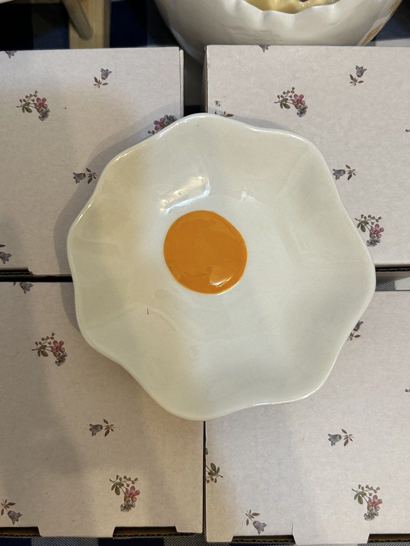 Ceramic Egg plate (Category: Other Home Decor) located in Manila. Submitted by alddyyy (Listing ID 1468100994, Image 1). Description: .